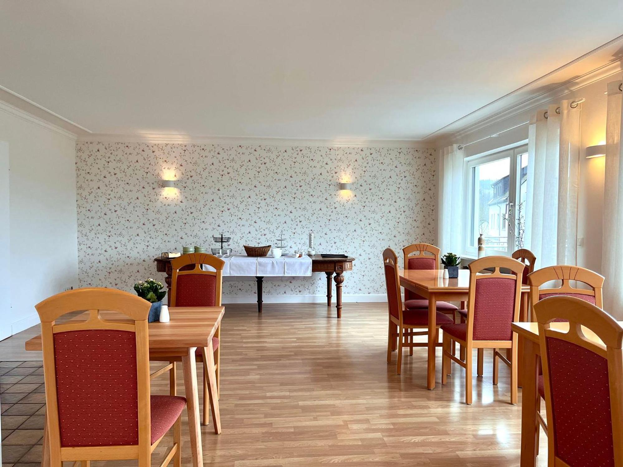 Pension 1595 Im Weingut Botzet Maring-Noviand Exteriör bild